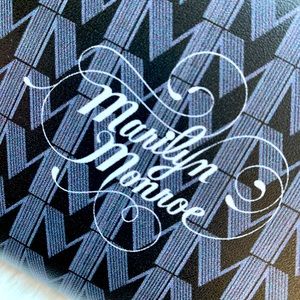 🤍💙🤍 NEW Marylyn Monroe Zip/Clutch/Wallet!